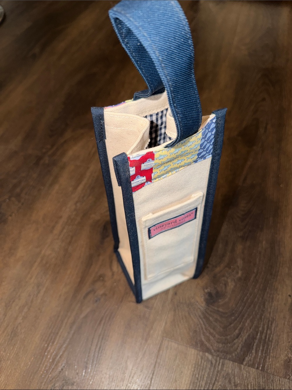 Vineyard Vines Navy-Trim Canvas Bottle Carrier with Cream Body